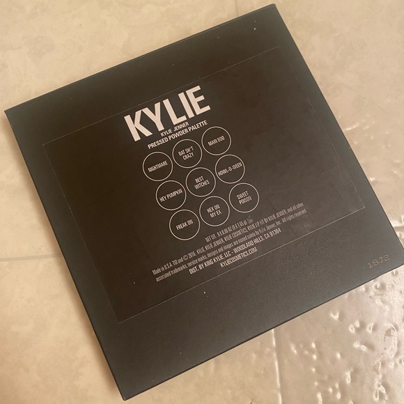 Kylie Cosmetics Halloween Palette - Picture 3 of 4